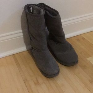 Old Navy short grey "adoraboots"